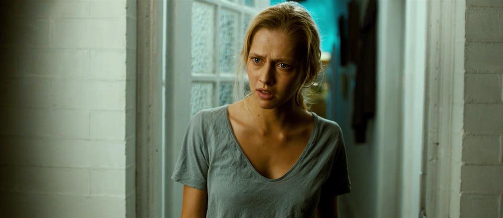 25P Teresa Palmer süße Frau