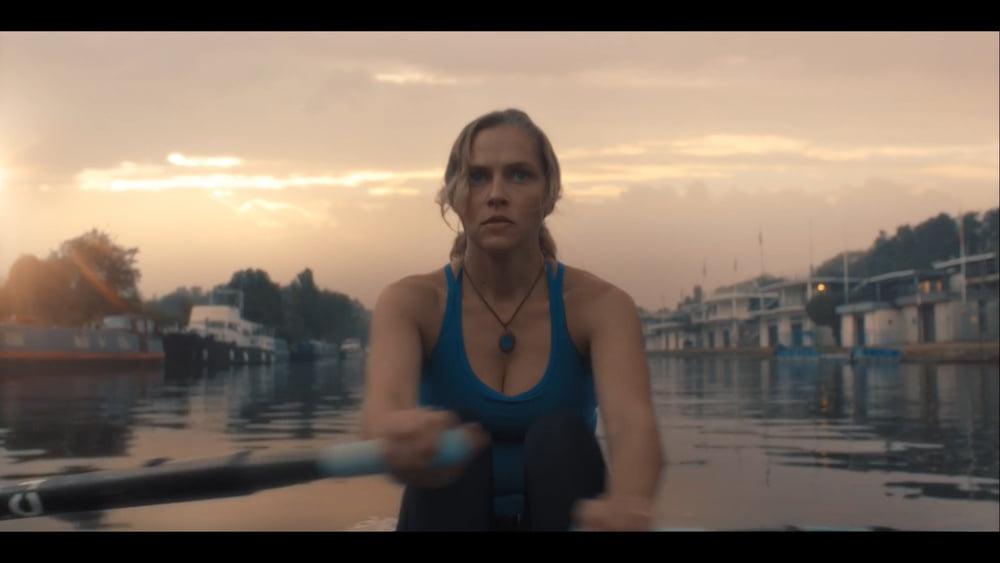 25P Teresa Palmer süße Frau