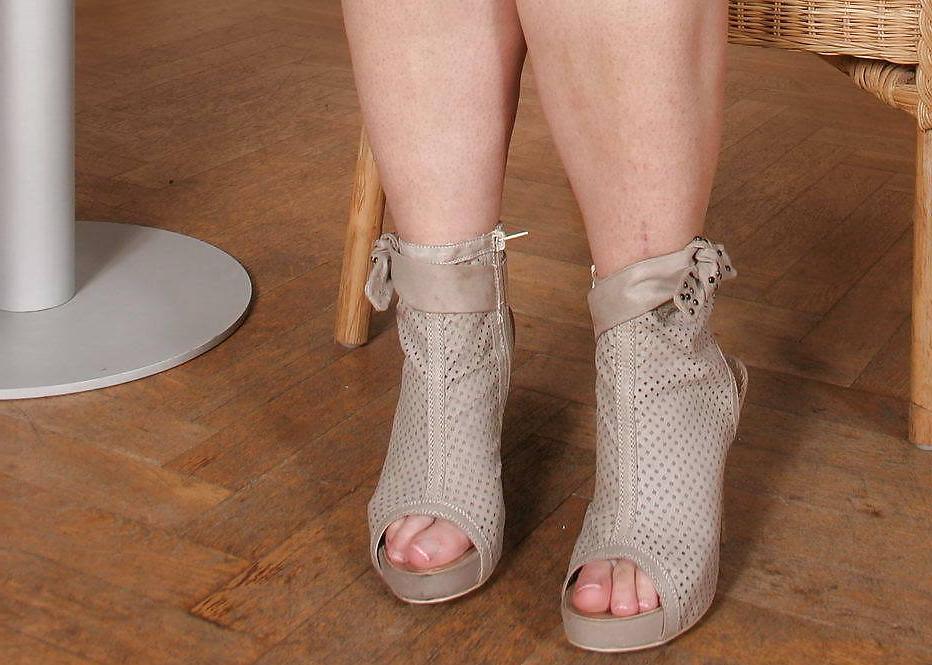25P Feet 5