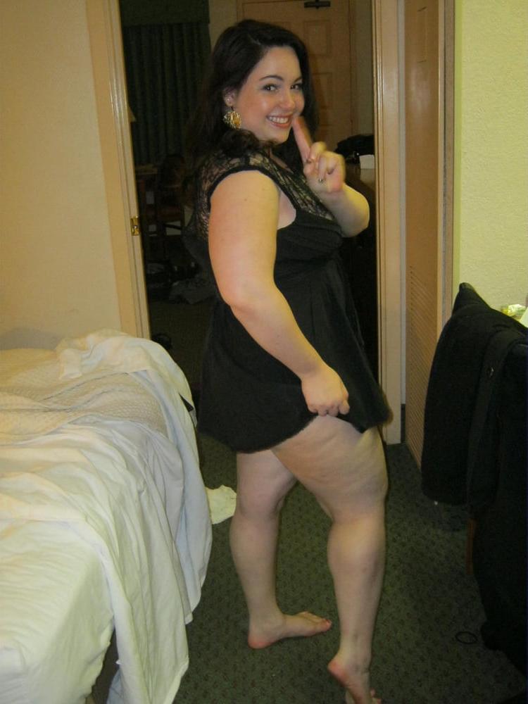 25P Cute Chubby Brunette