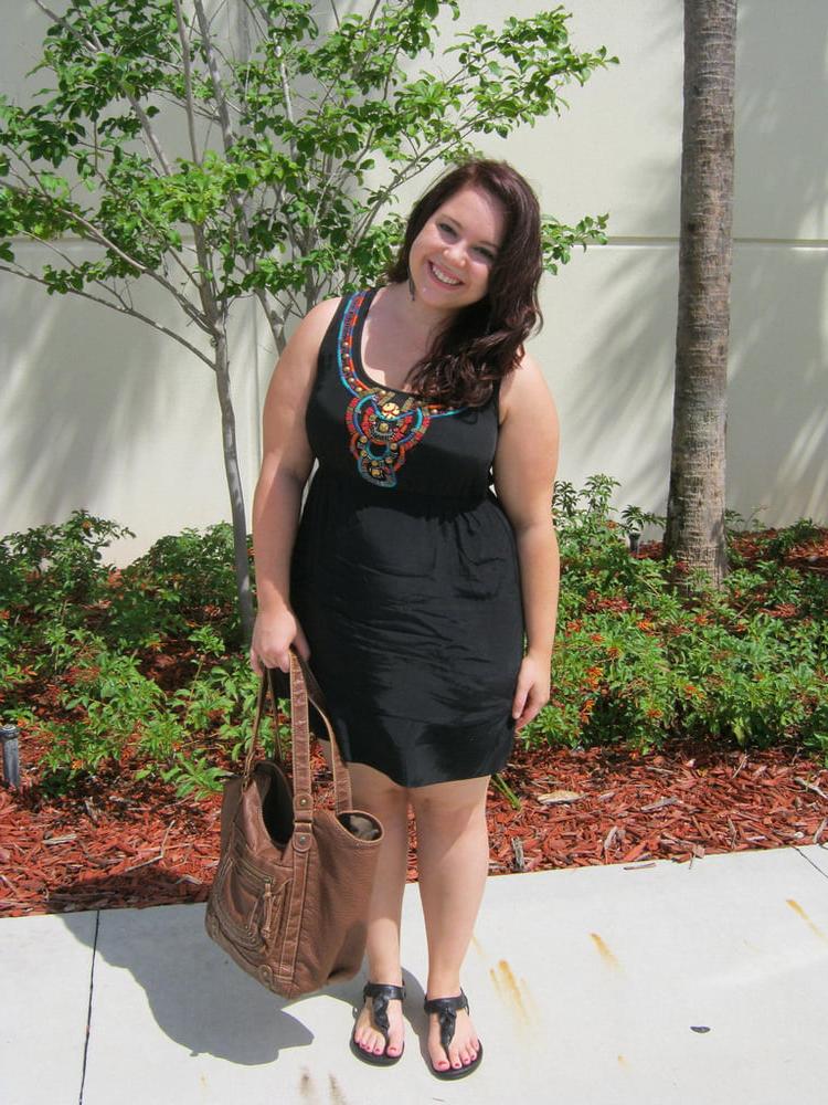 25P Cute Chubby Brunette