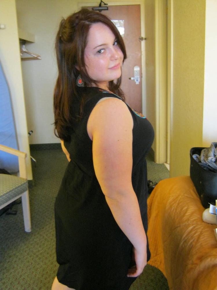 25P Cute Chubby Brunette