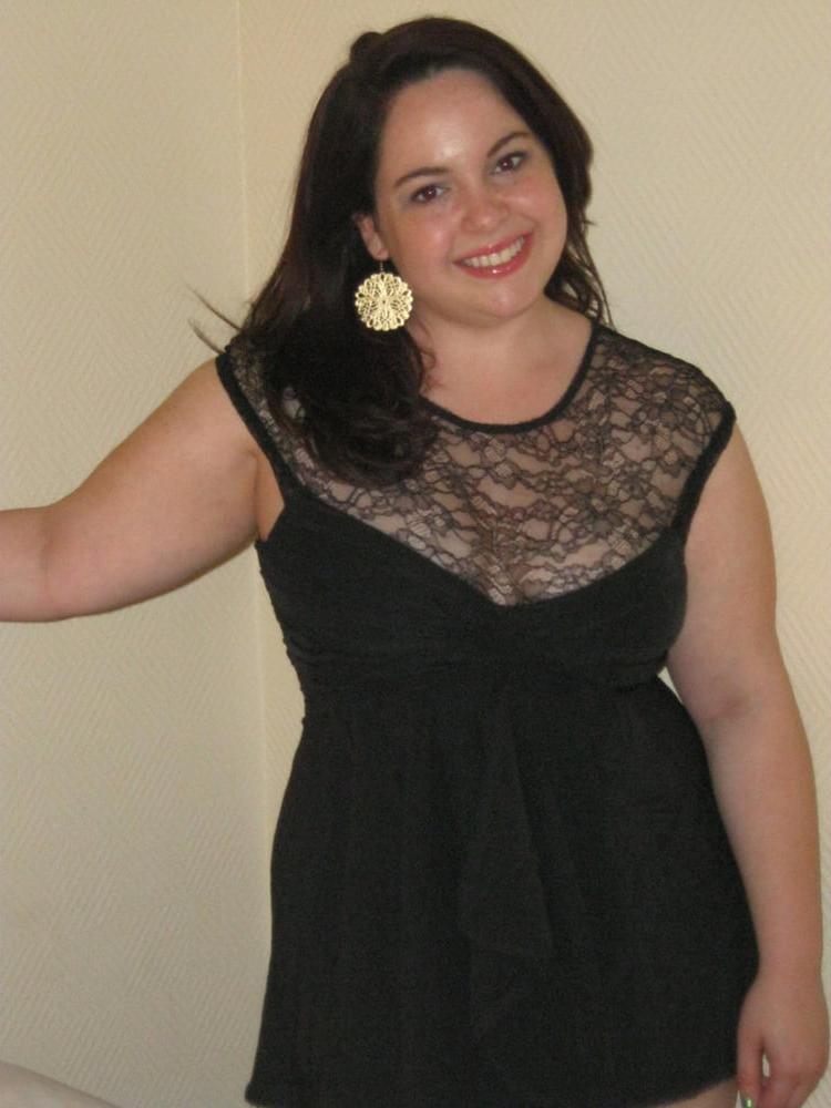 25P Cute Chubby Brunette