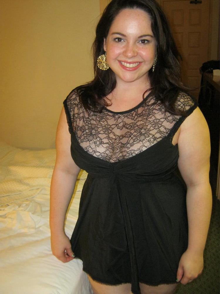 25P Cute Chubby Brunette