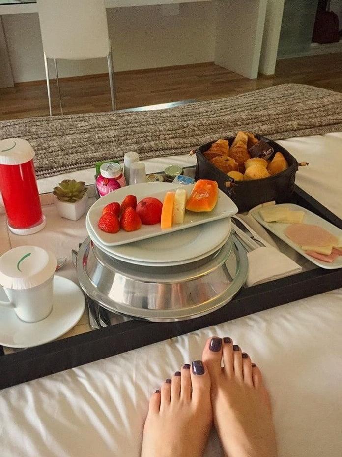 24P feet and food
