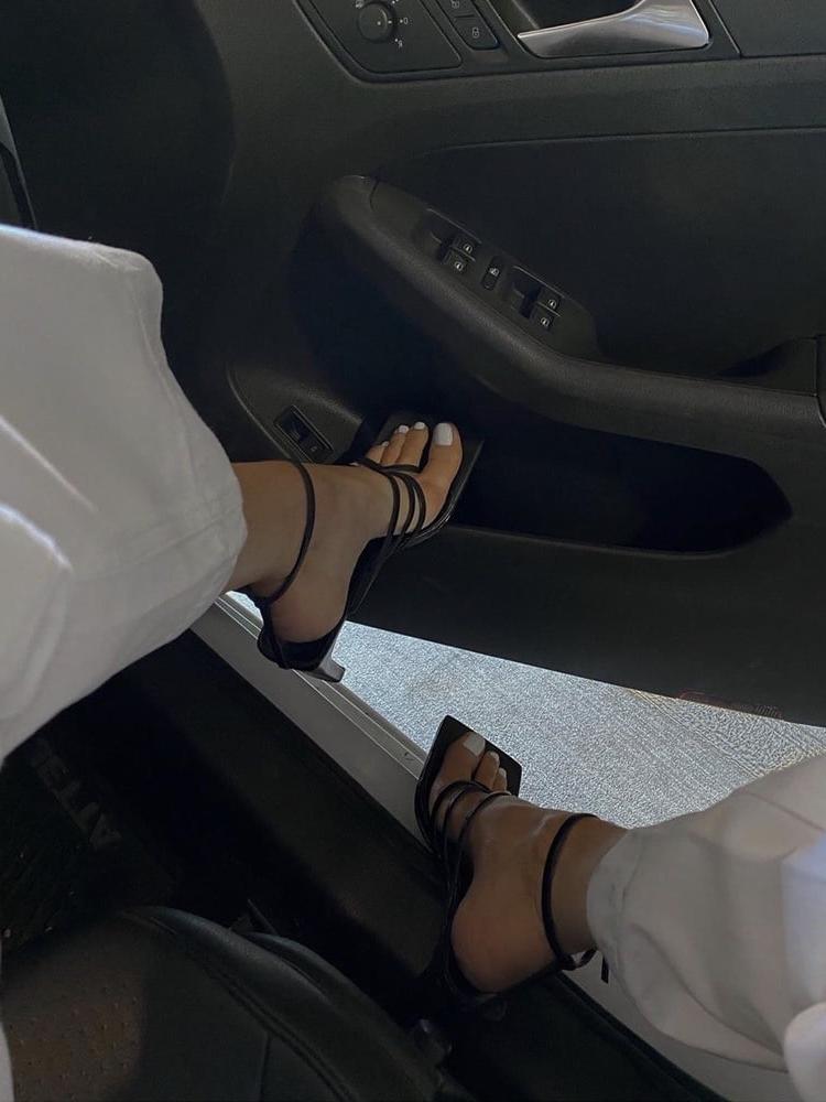 24P feet and food