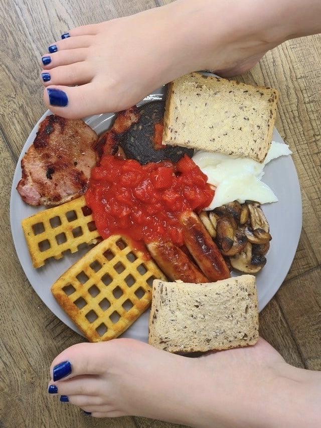 24P feet and food