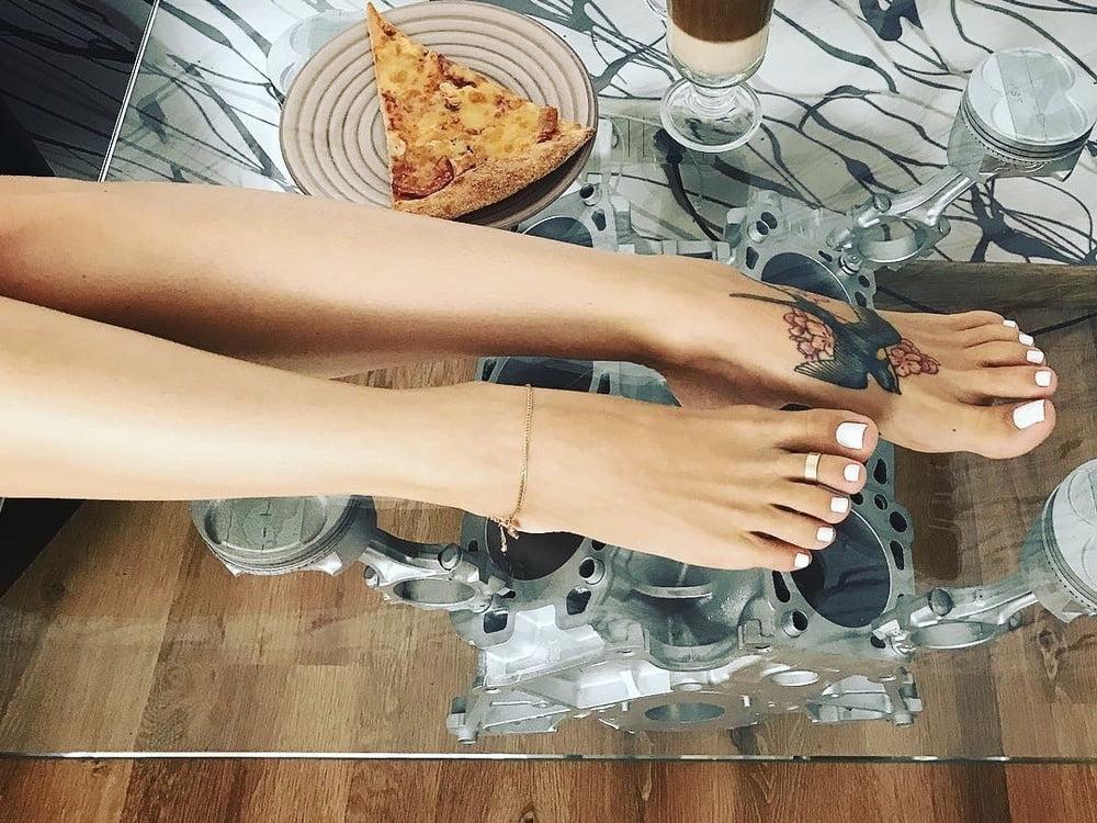 24P feet and food