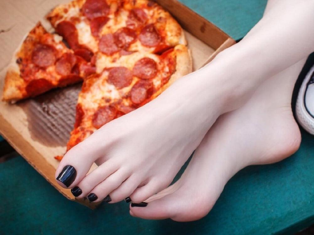 24P feet and food