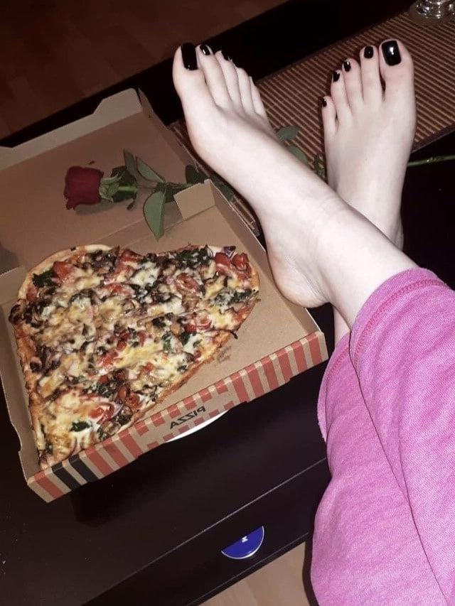 24P feet and food