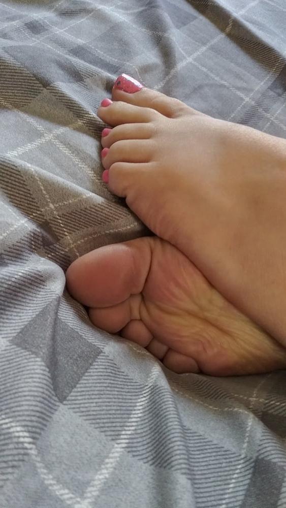 25P Wife's pretty feet