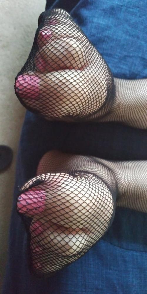 25P Wife's pretty feet
