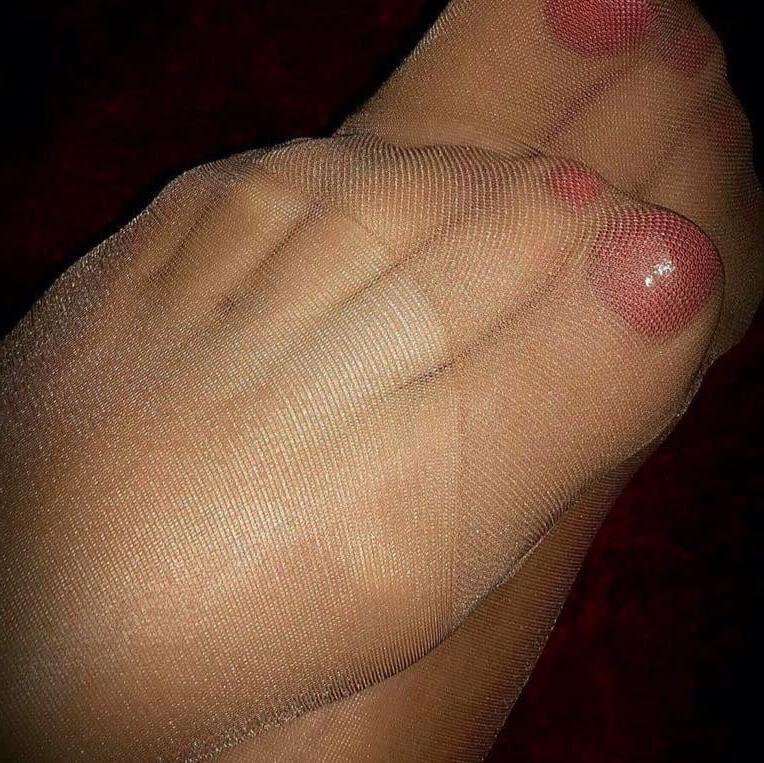 25P candid nylon feet  Facebook 4