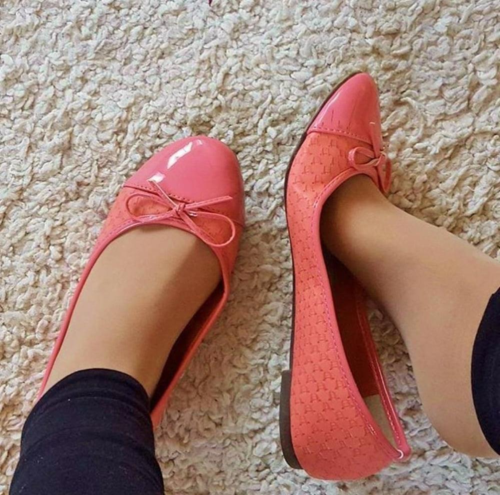 25P candid nylon feet  Facebook 4