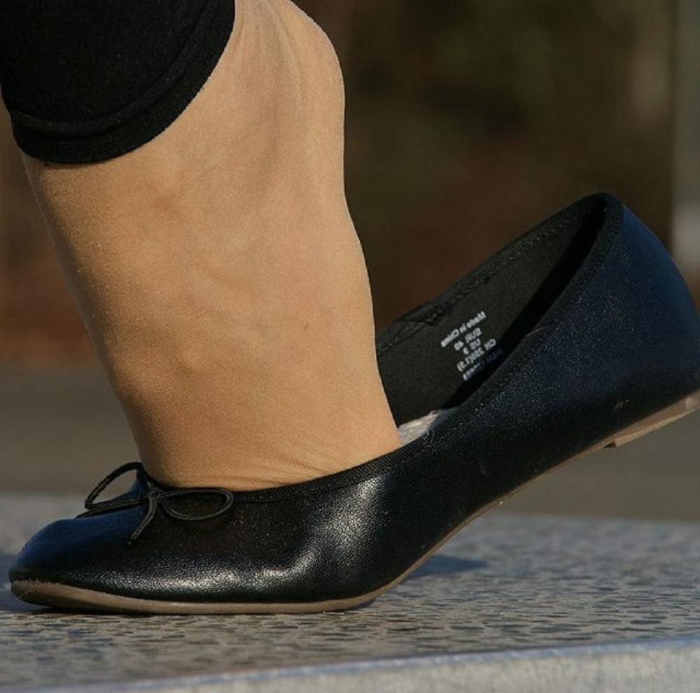 25P candid nylon feet  Facebook 4