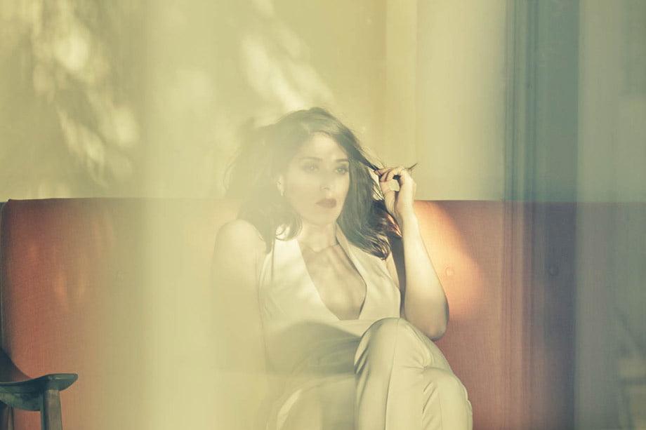 25P Lizzy Caplan cute woman