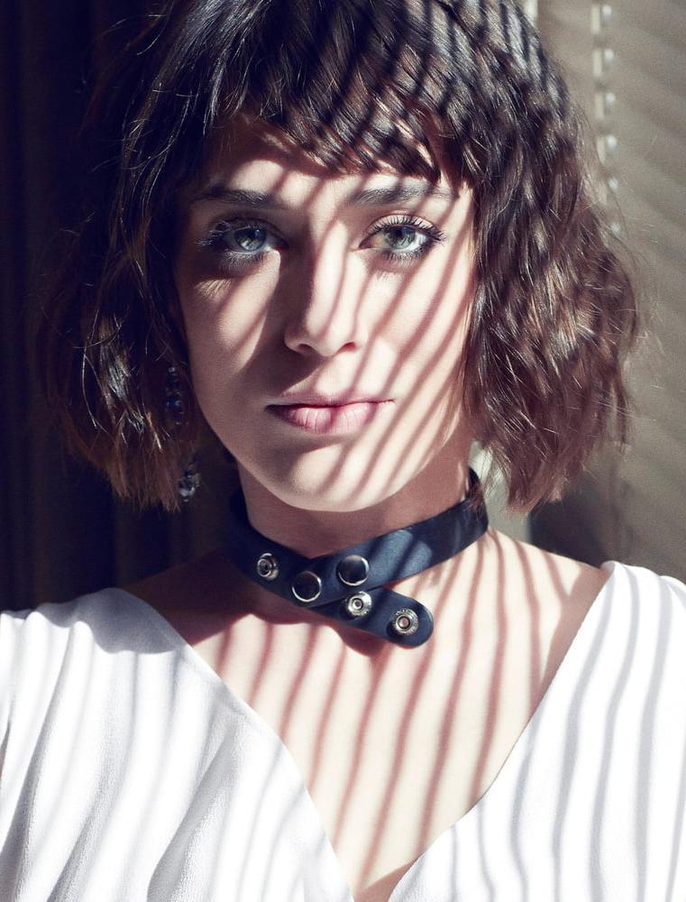 25P Lizzy Caplan cute woman