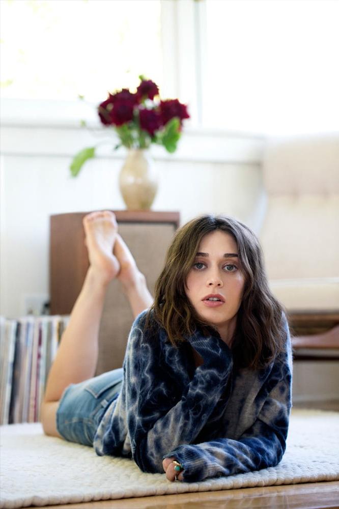 25P Lizzy Caplan cute woman