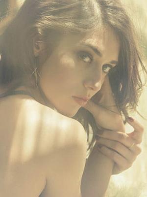 25P Lizzy Caplan cute woman