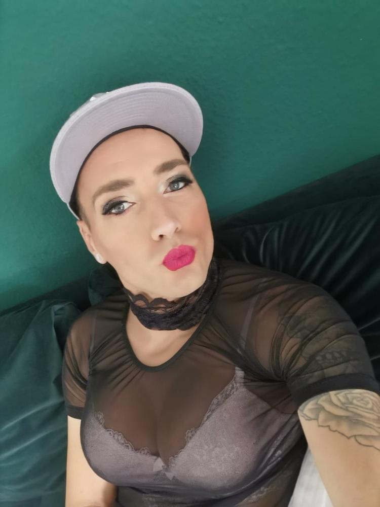 24P Geile bitch