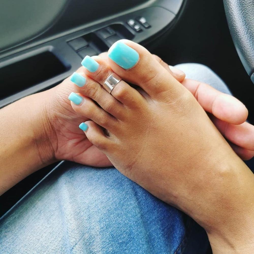 25P Tash long toes