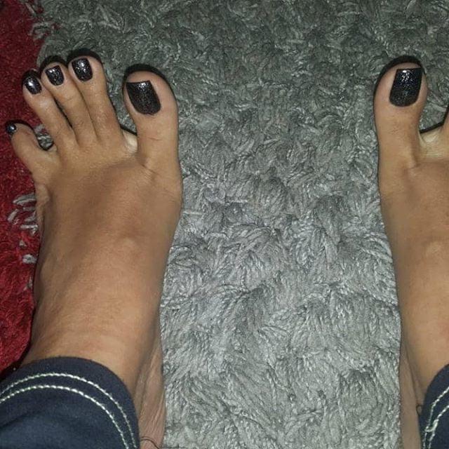 25P Tash long toes