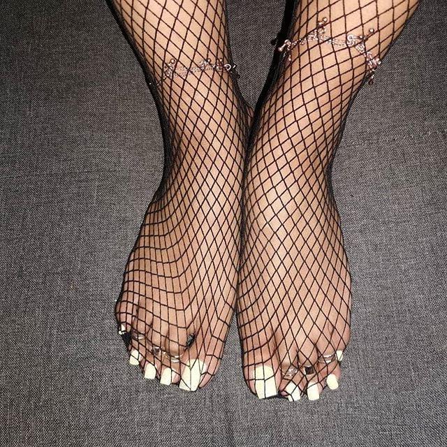 25P Tash long toes