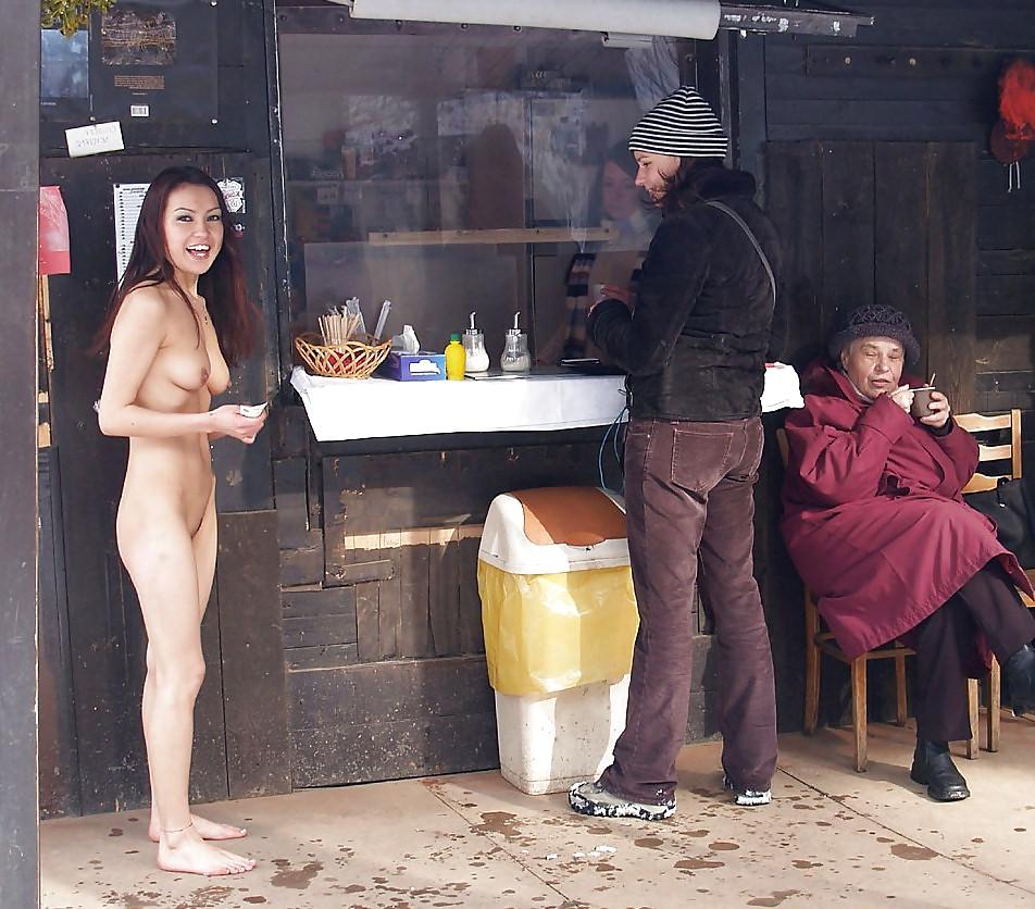 23P GIRLS NAKED IN PUBLIC