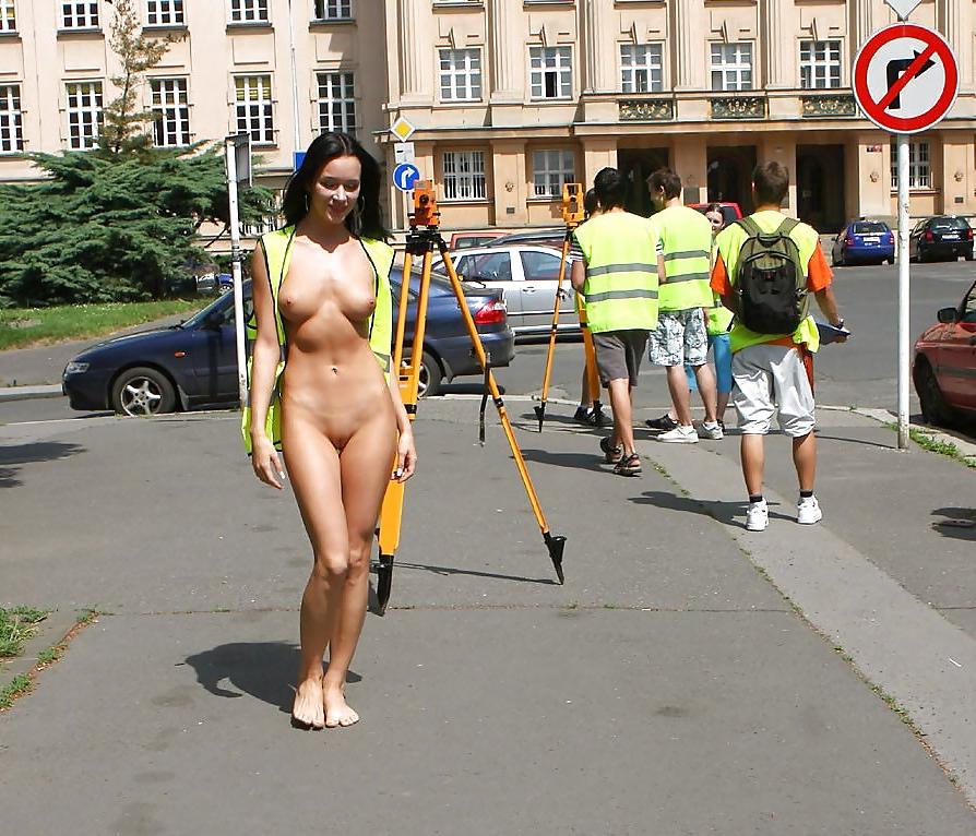 23P GIRLS NAKED IN PUBLIC