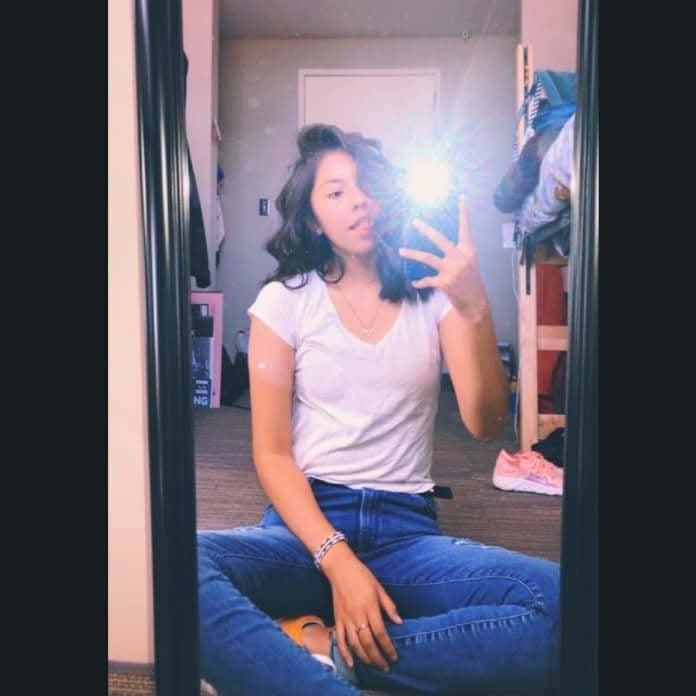 8P Cute Navajo slut