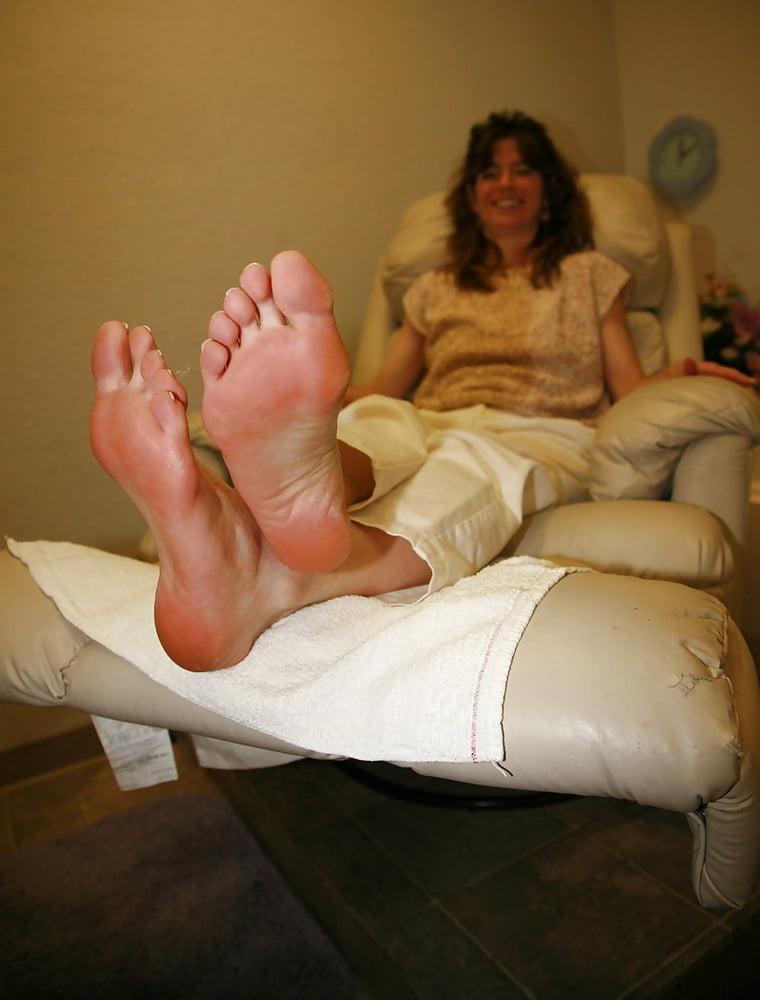 25P Sexy Mature feet