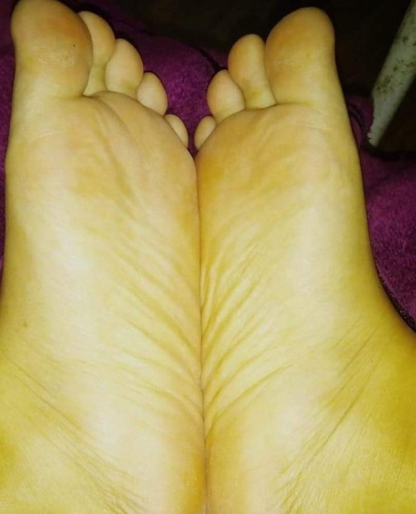 22P Maria feet 2