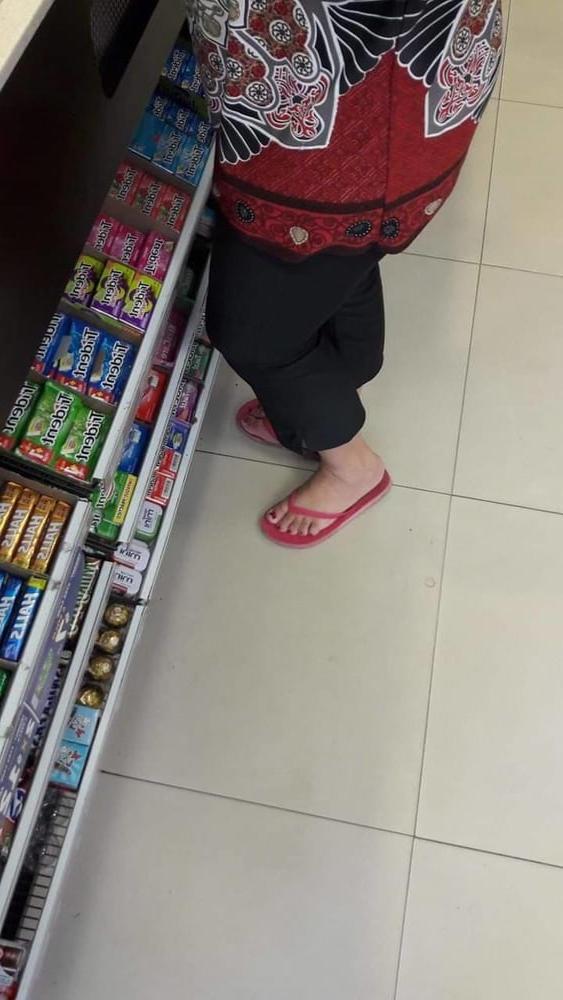 21P Mother in law feet