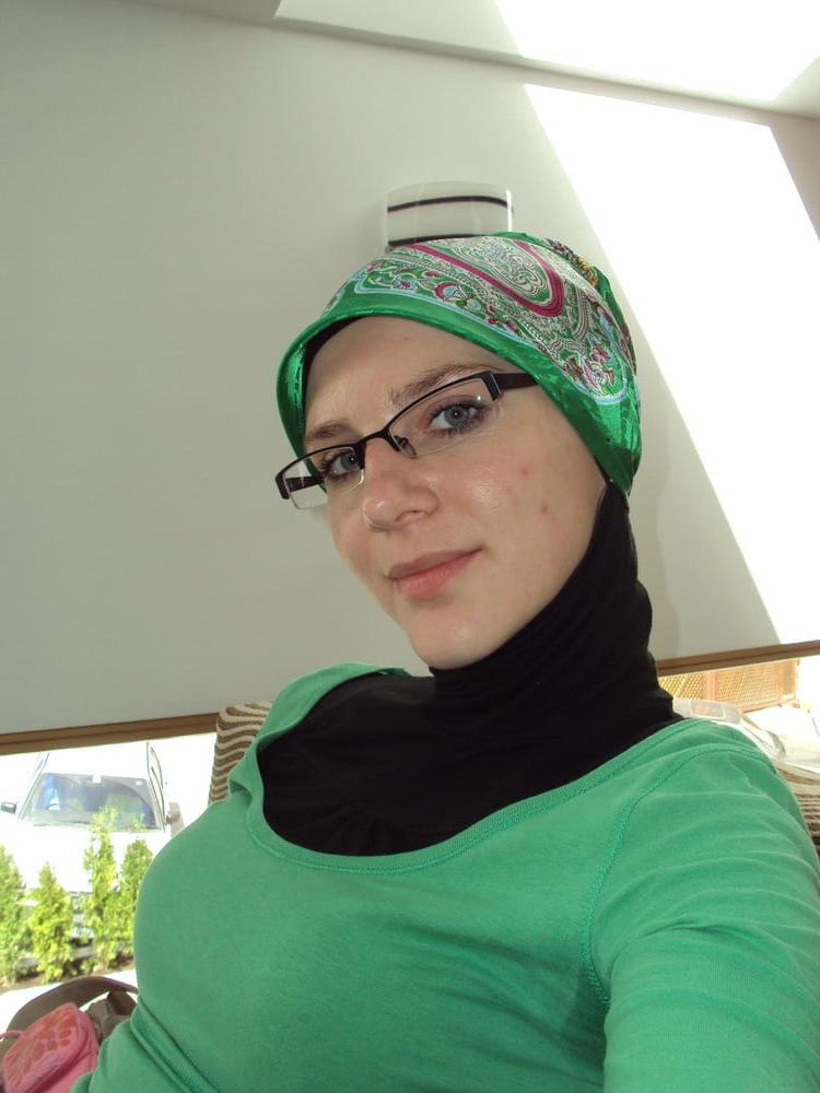 6P sexy bosnian hijab with glasses
