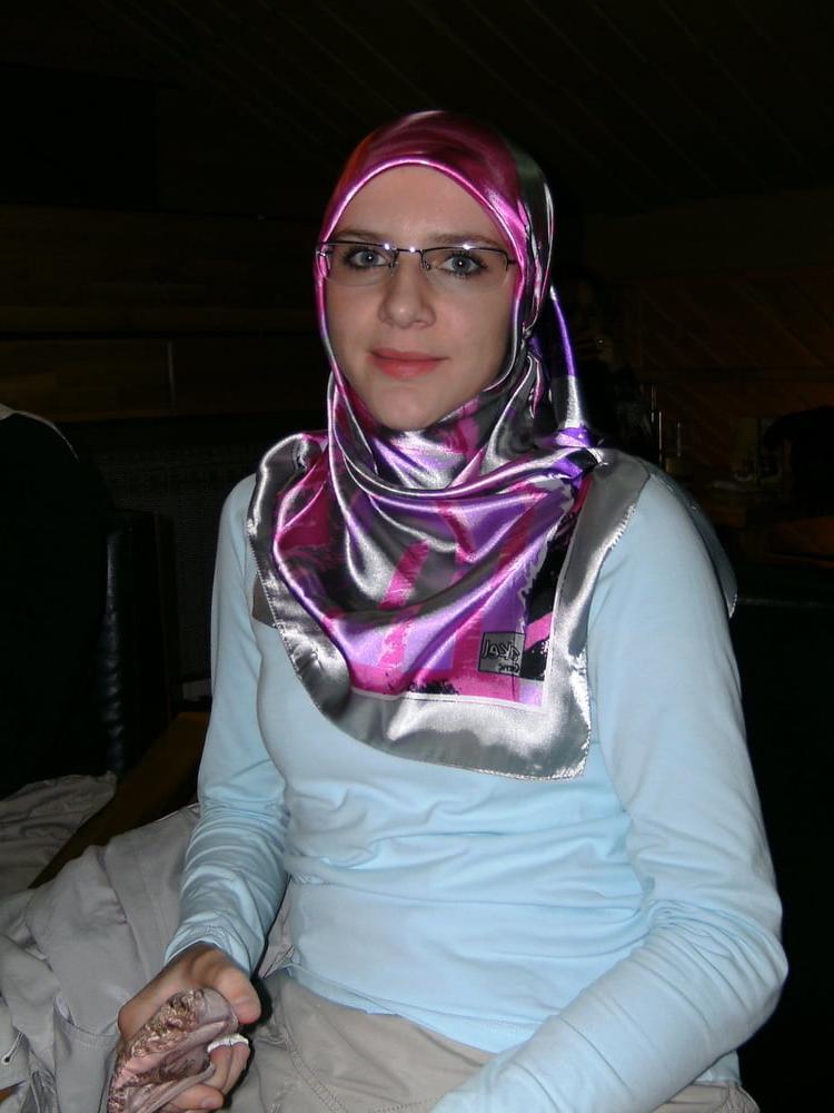 6P sexy bosnian hijab with glasses