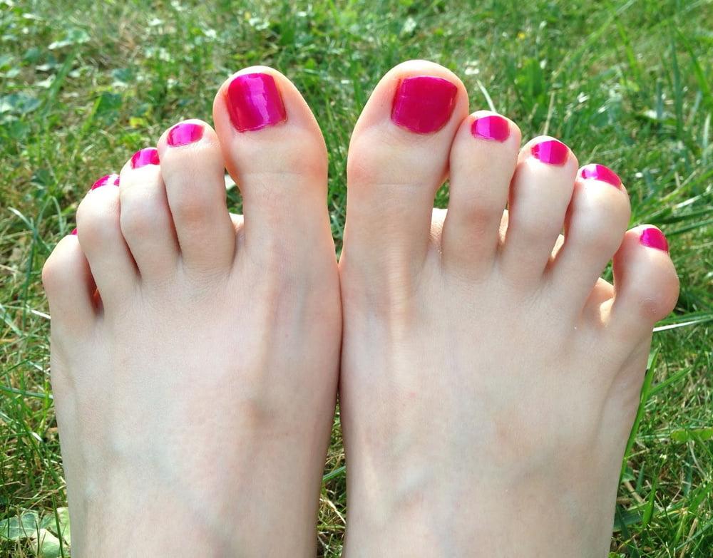 25P Real Pedicured Toes &amp; Feet