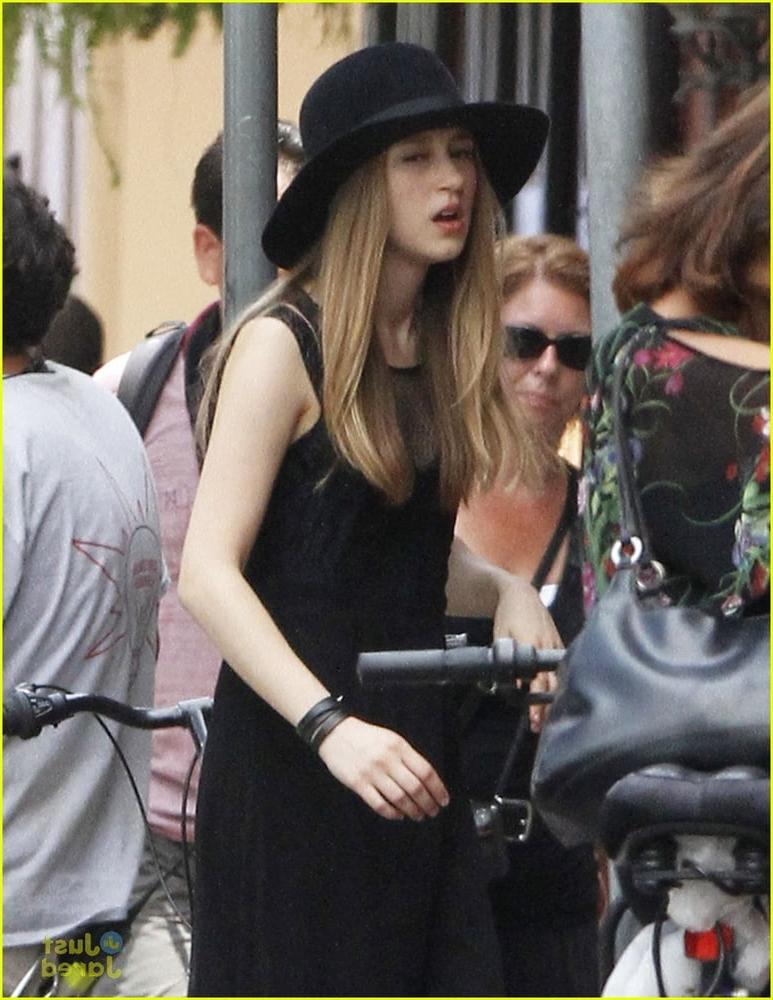 25P Taissa Farmiga cute woman vol. 2