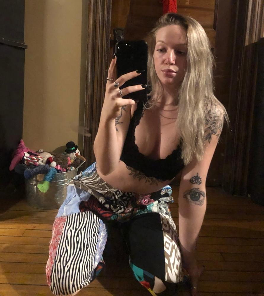 25P Cute Blonde with nice ass and body