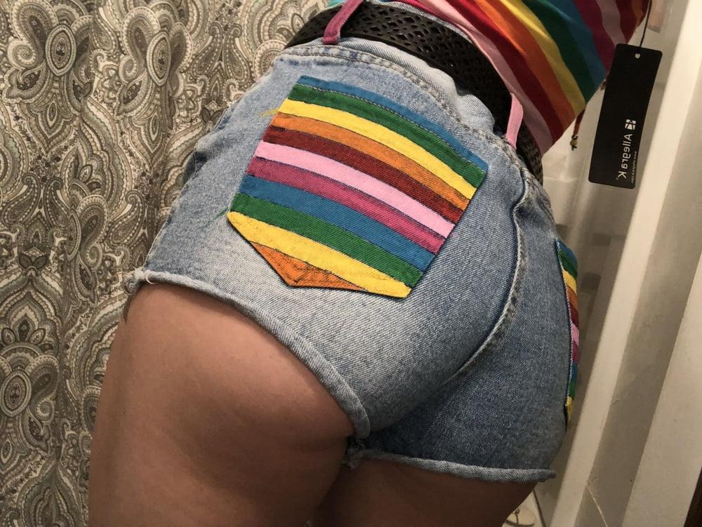 25P Cute Blonde with nice ass and body