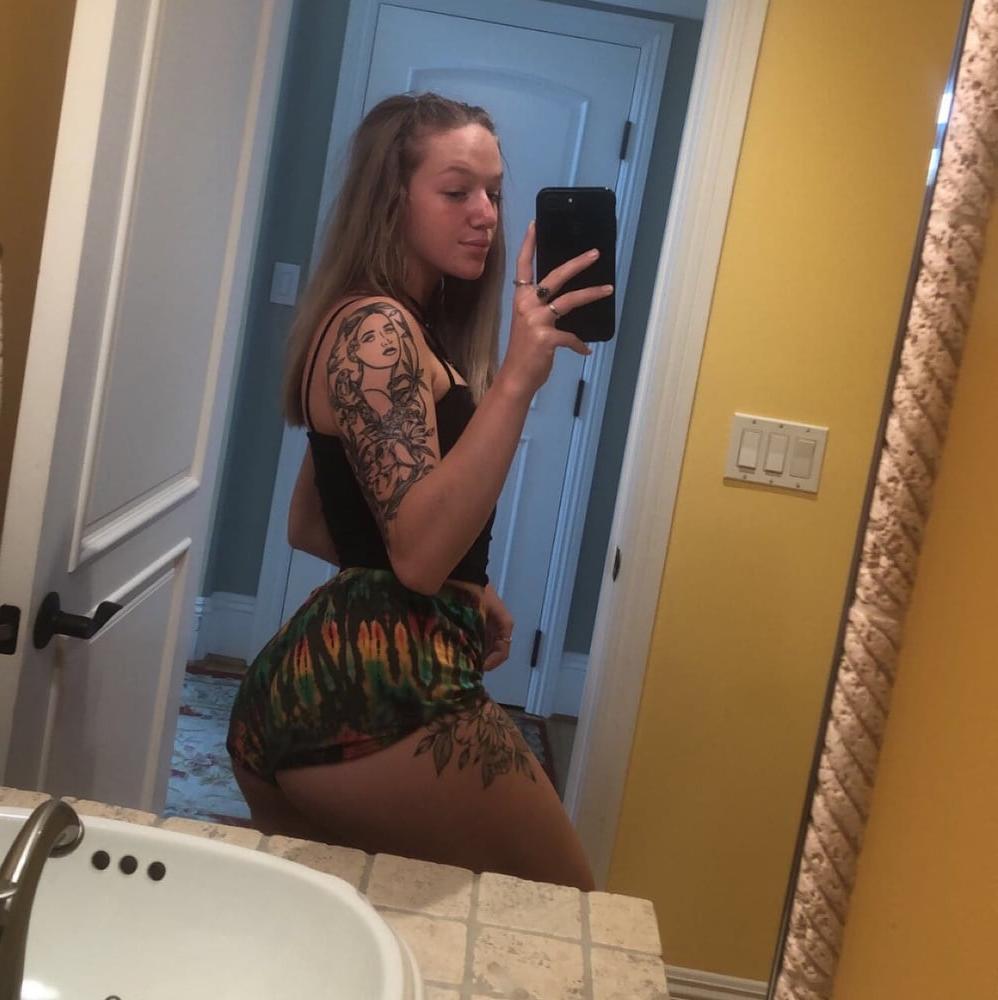 25P Cute Blonde with nice ass and body
