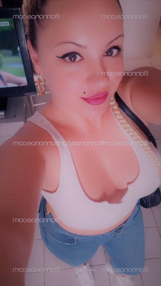 6P Monik Sexy Bitch