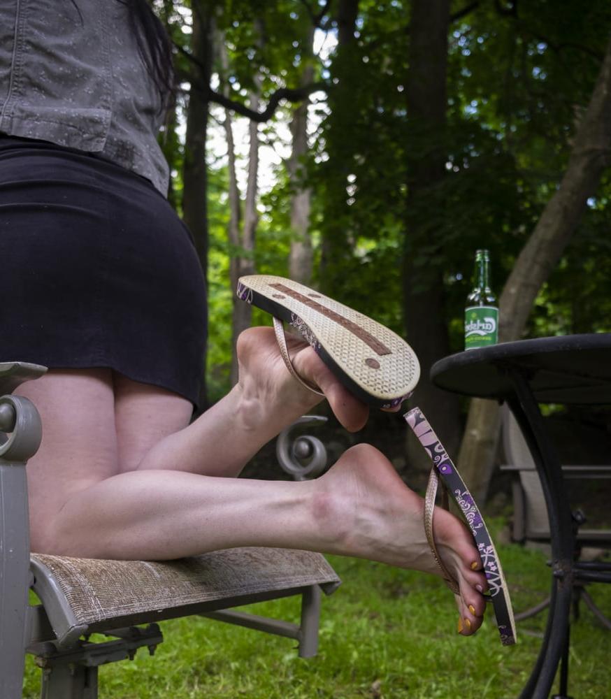 25P Babe with Gorgeous Feet and Ass