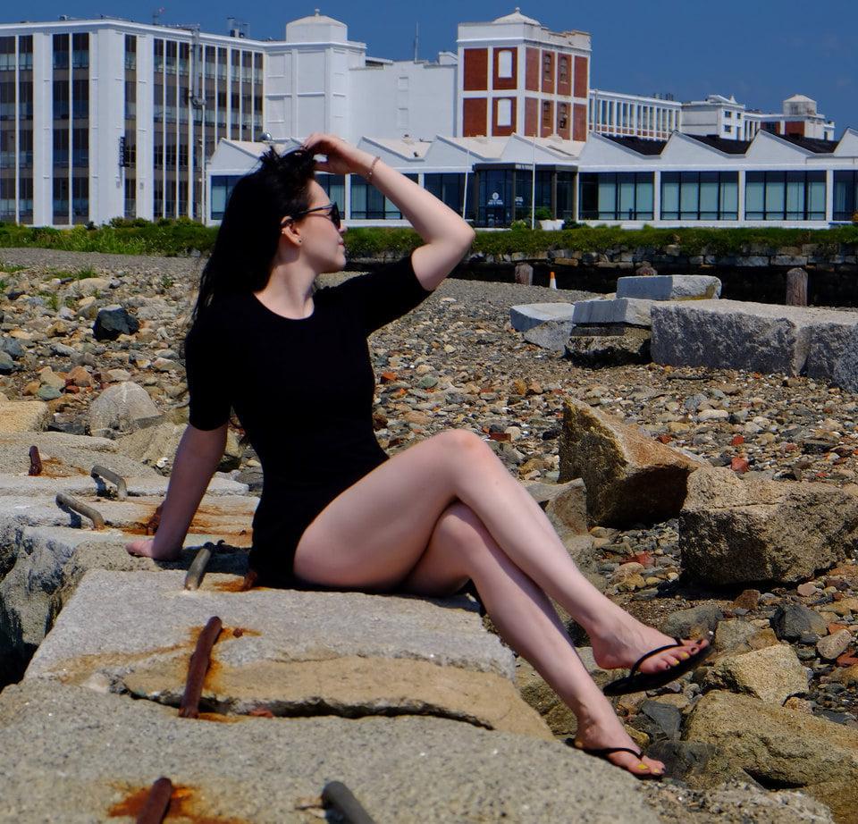 25P Babe with Gorgeous Feet and Ass