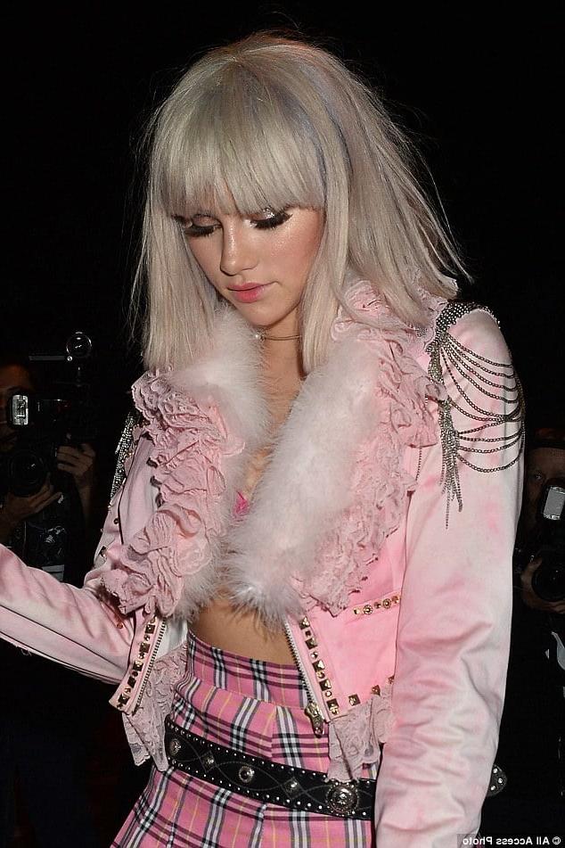 25P Suki Waterhouse! cute woman!