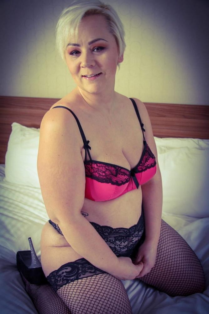 15P Raei, sexy UK Chunky MILF Slut