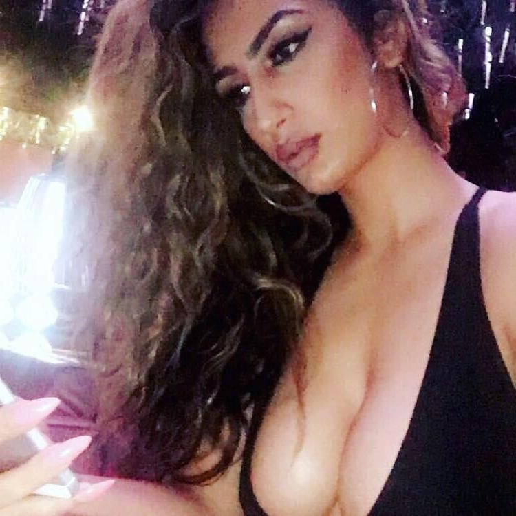 25P Sexy Arab Goddess 195