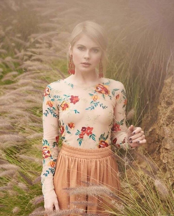 25P Rose Mciver cute woman