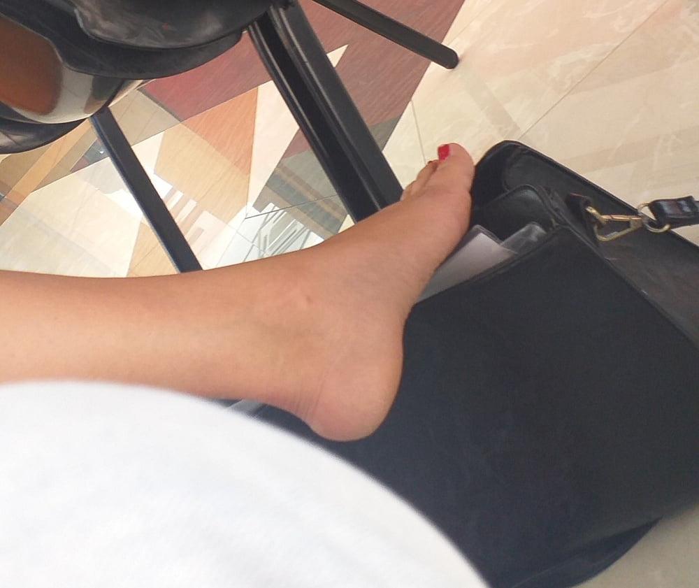 18P FEET SWEET FEET