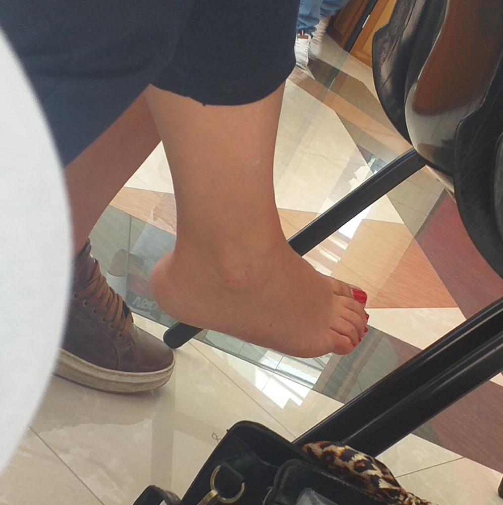 18P FEET SWEET FEET