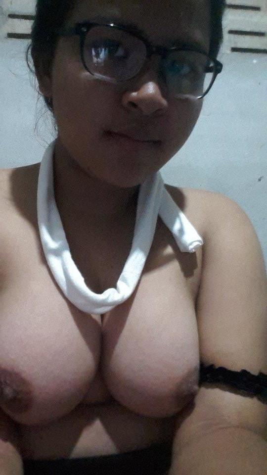 17P Chubby Thai slut exposed